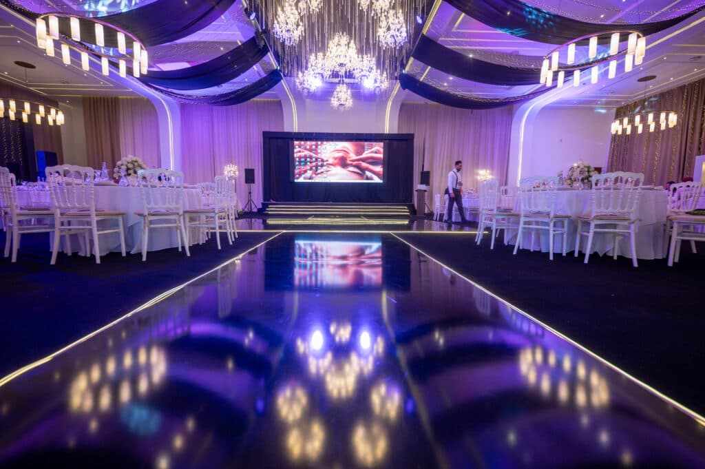 EVENING BALLROOM · 09